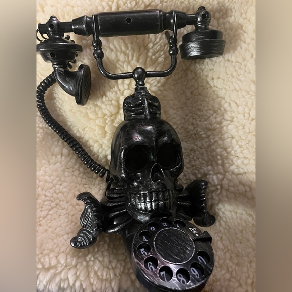 Vintage ANIMATED Skull Rotary Phone-SEE 👀 VIDEO